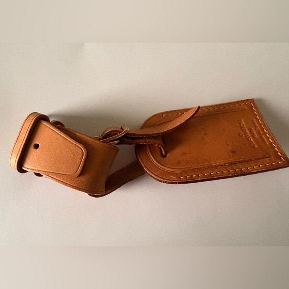 LV luggage tag